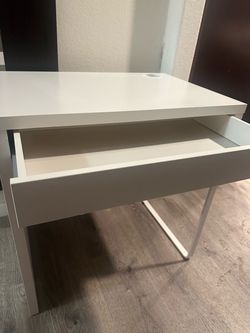 desk with pull out drawer