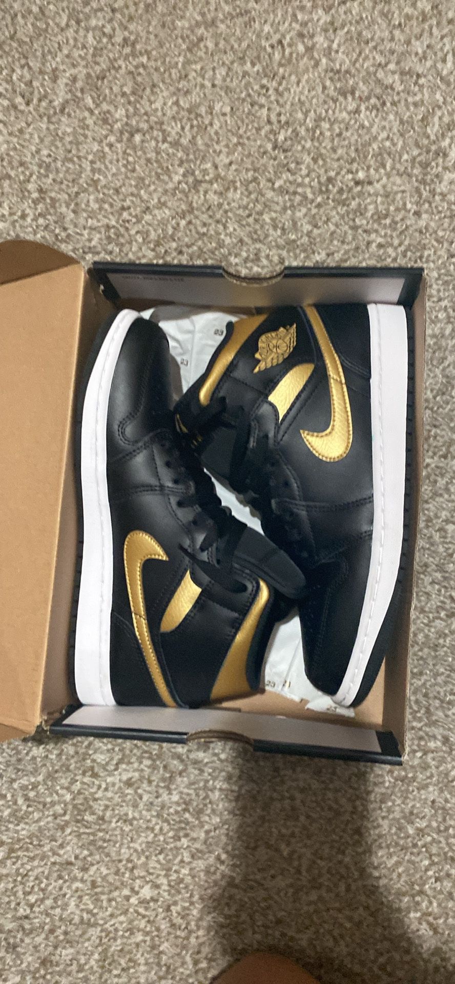 air jordan 1s mid black and metallic gold