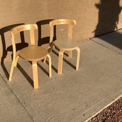2 Kids Chairs 