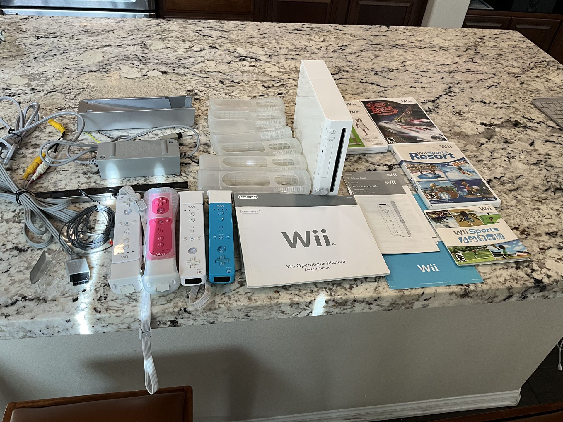 Nintendo Wii Console Complete with 4 Controllers