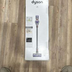 Dyson v8 Vacuum