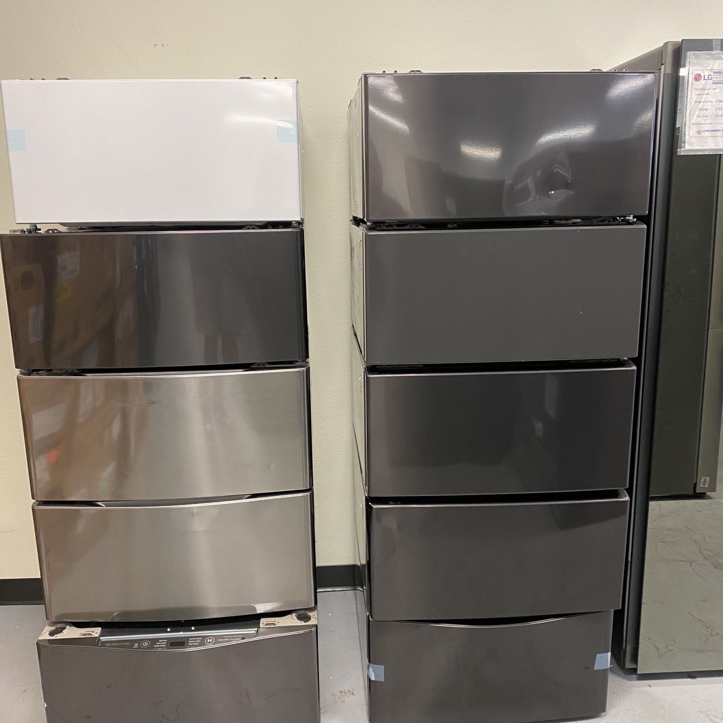 All LG and Samsung Brand washer and dryer  pedestal ＄100 each 