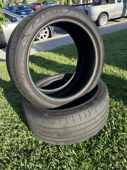 Tires pair