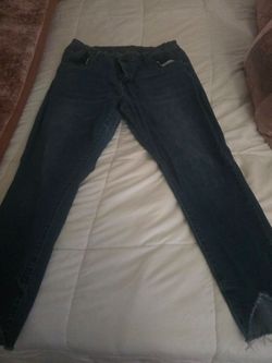 Dark Wash Denim Capri Jeans