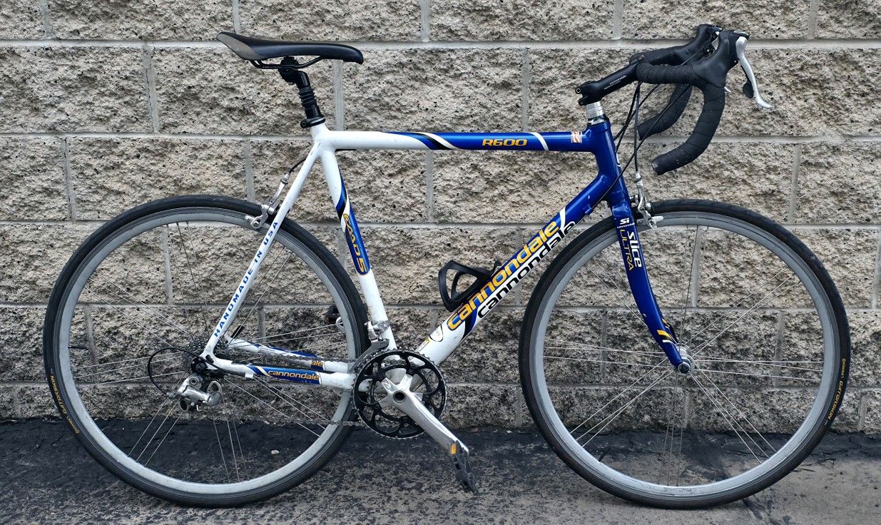 Cannondale 58cm Road Bike w Carbon Fork - Ultralight - Conti Gatorskins