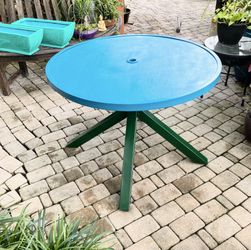 39” Outdoor Garden Patio Table: 39”W x 28”H