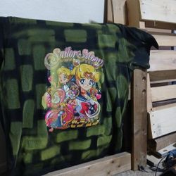 Custume T Xl