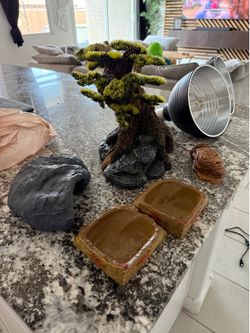 Reptile Terrarium Decor & Lighting Bundle – Hide, Tree, Feeding Dishes & Heat Lamps