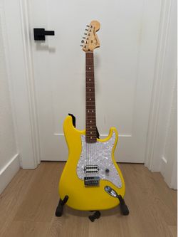 Tom Delonge Fender stratocaster with hard case