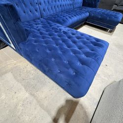 Beautiful Velvet Luxury Sectional Couch Need Gone
