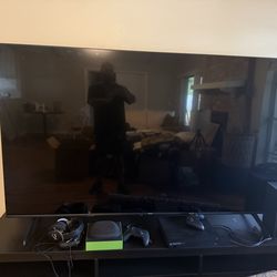 Giant Hensense TV open box perfect condition for sale!