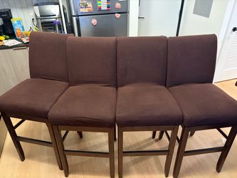 Extendable table with 4 chairs