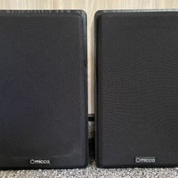 Micca  MB42 Bookshelf Speakers In VG Condition 