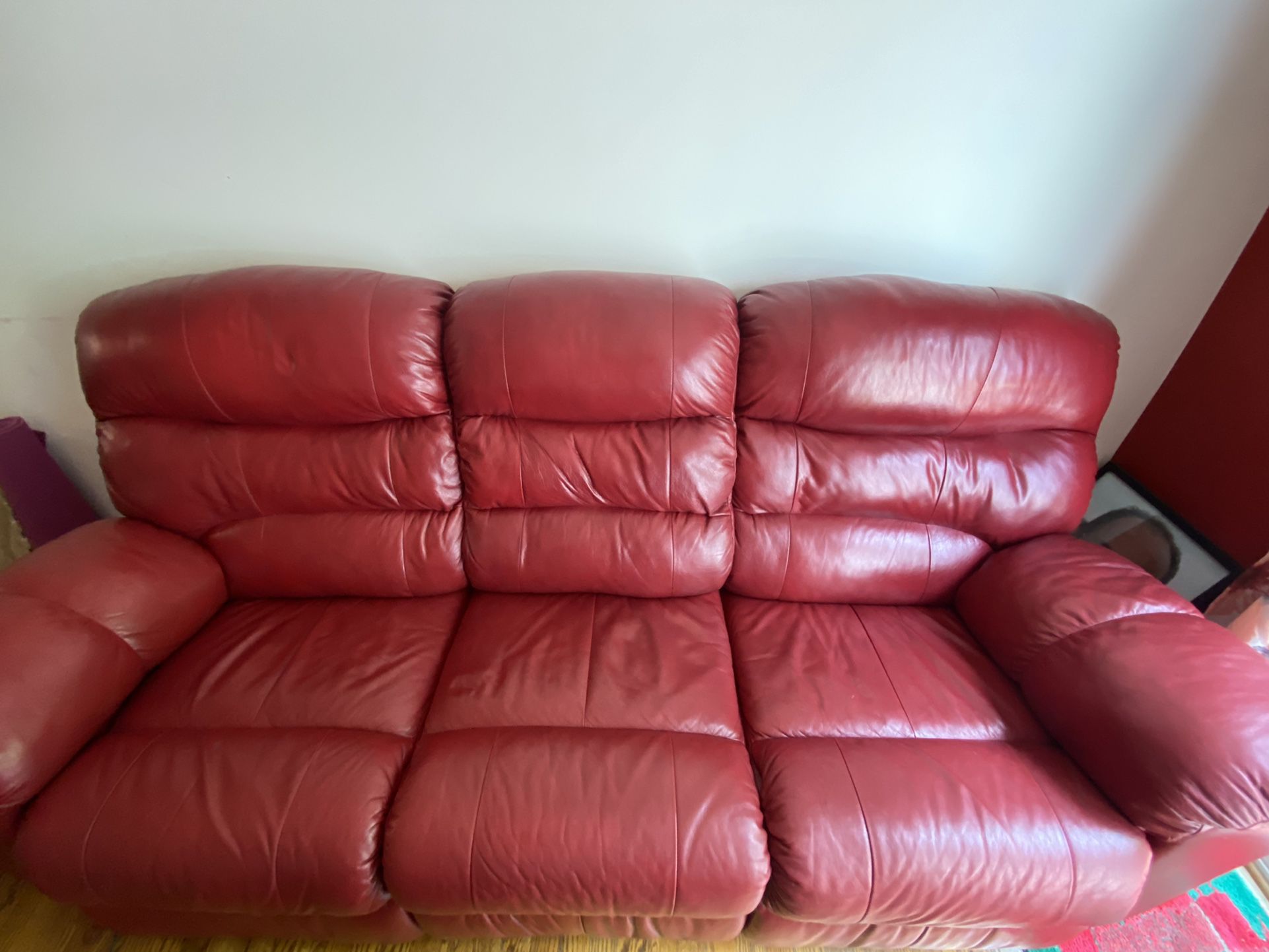 Red Couch With Reatractable Leg Rest