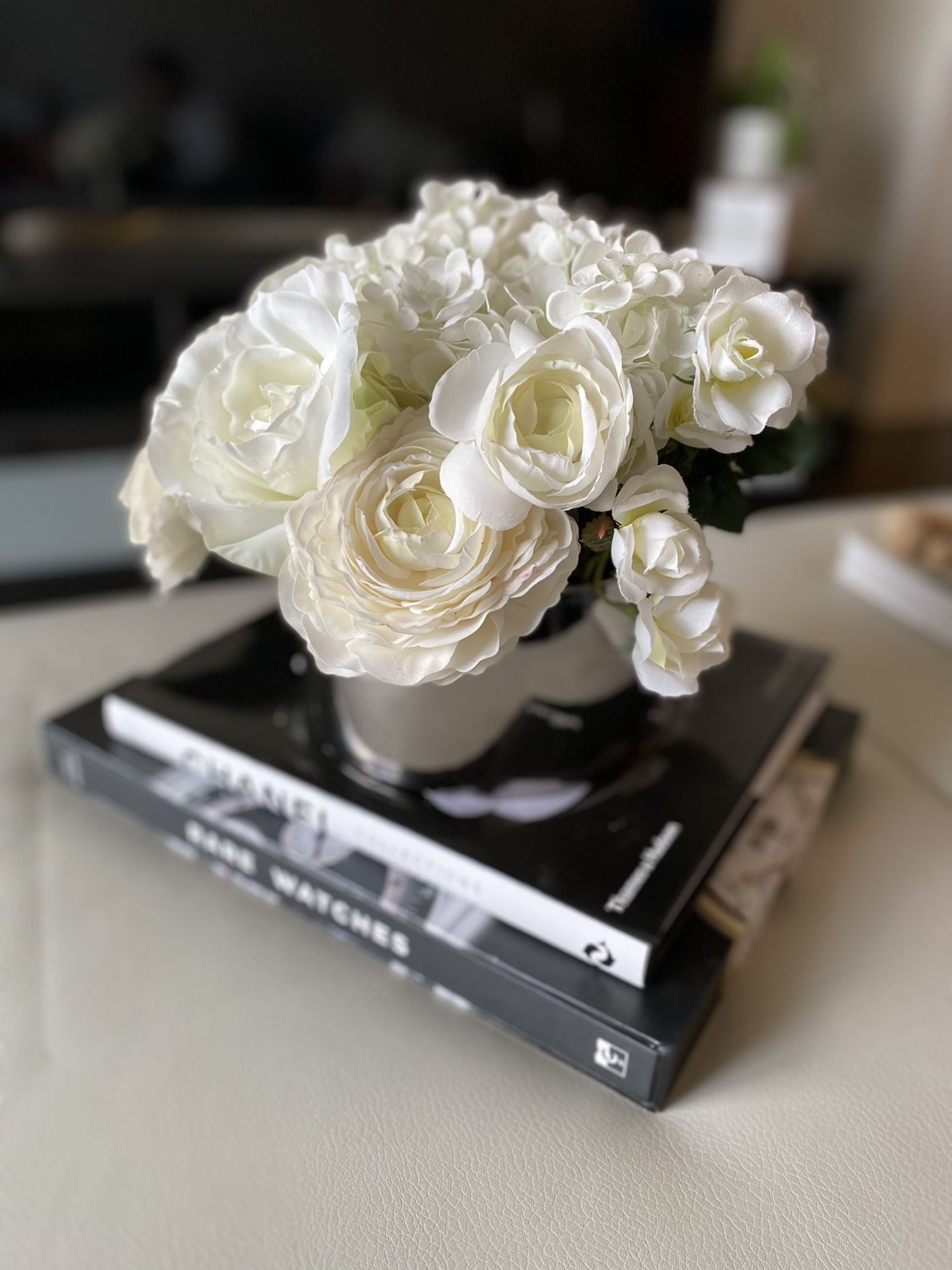 Round Silver Vase White Rose Centerpiece