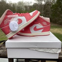 Women Size 11 Air Jordan 1 Mid