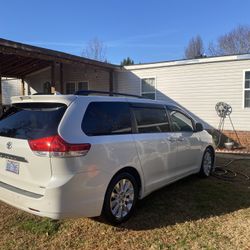 Toyota Sienna 2011 Con 139mil Millas
