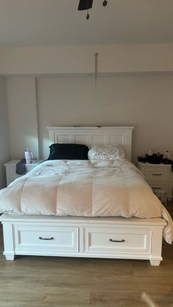 Bed set with two side night stands (no mattress)