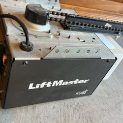 Lift-master Garage Door Opener fully Functional Comes With Everything