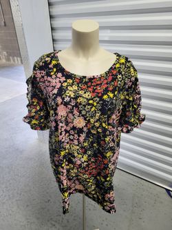 Women's Est 1946 Cato floral short sleeve shirt with ruffle details in black with pink and yellow flowers. Sz 14/16 W