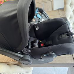 Uppa Baby Mesa v2 Car Seat With Base 