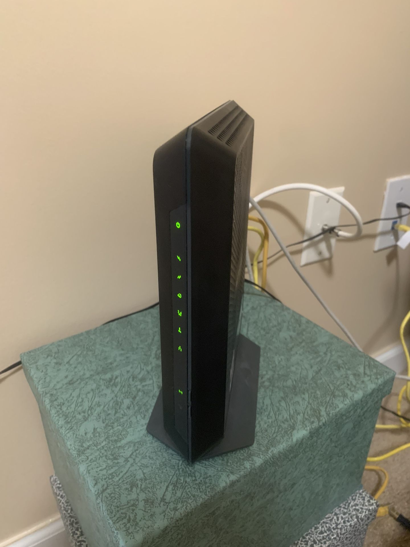 Netgear cable WiFi Modem Router AC1900