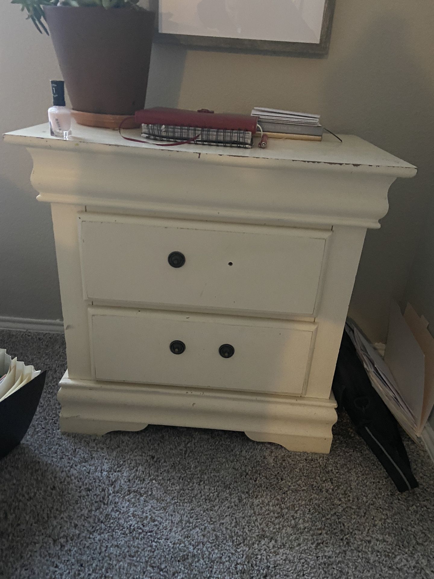 Off White Set Of Desk Vanity And Chest 