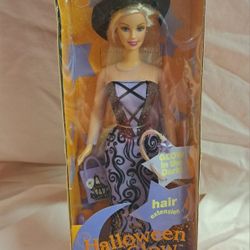 2002 Mattel Halloween Glow in the Dark Barbie Doll **Minor Box Damage** See pics