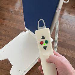 AdirMed Ultra Quiet Automatic (Battery Powered) Bath Lift Chair