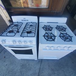 stove Gas white 24 inches great condition  warranty  $299..firm prices not negociable  pick up 301 saundview ave bronx NY 10473S..warranty  90 days