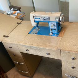  Vintage/retro Sewing Machine In A Cabinet 