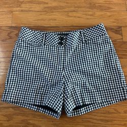 NEW White House black market  Women’s Shorts size 4