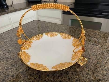 New not used gold plate/ basket with removable handle high quality not rusty