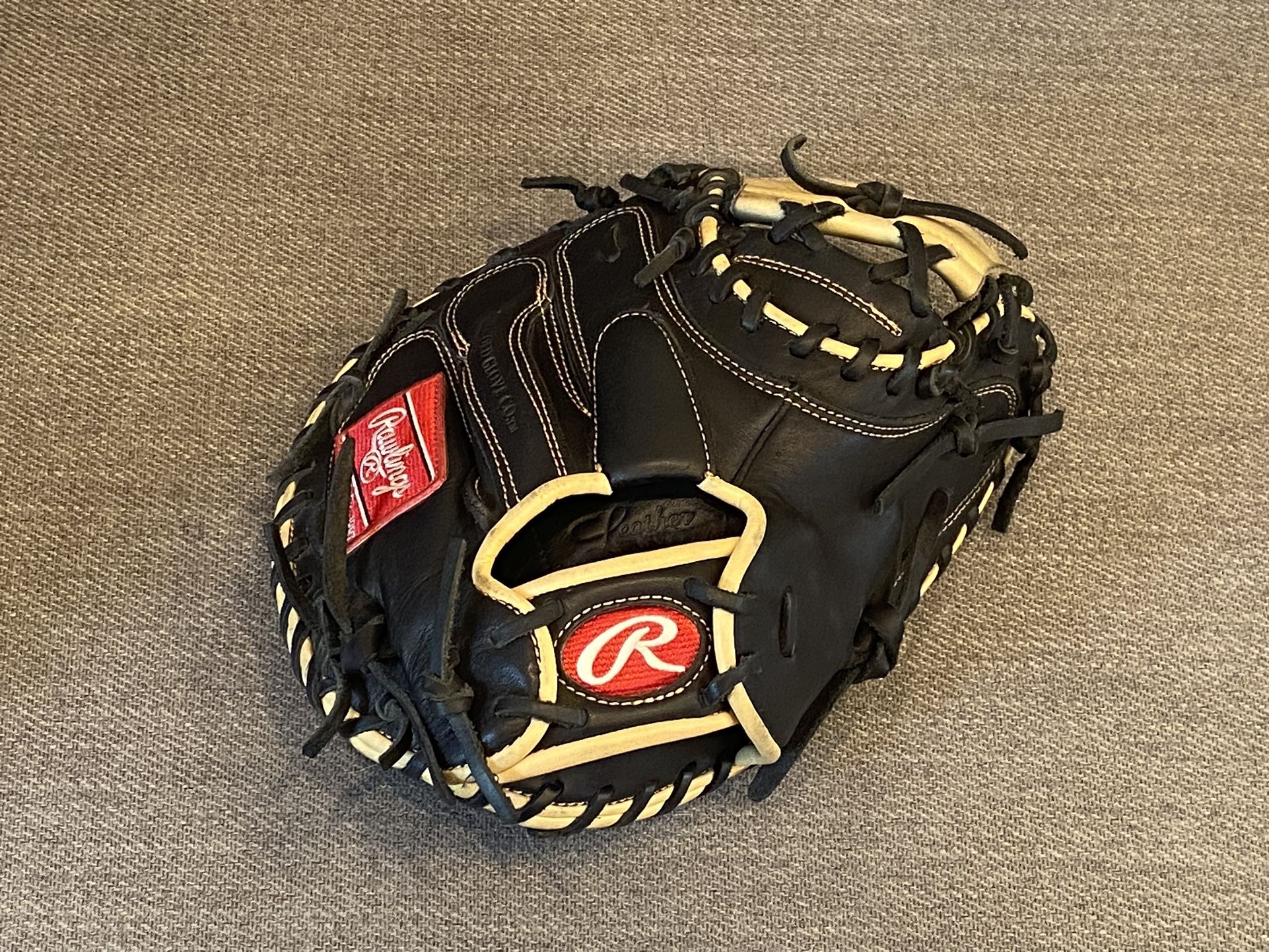 Rawlings 32.5” Gold Glove Elite Catcher’s Mitt for Sale in Kenmore, WA