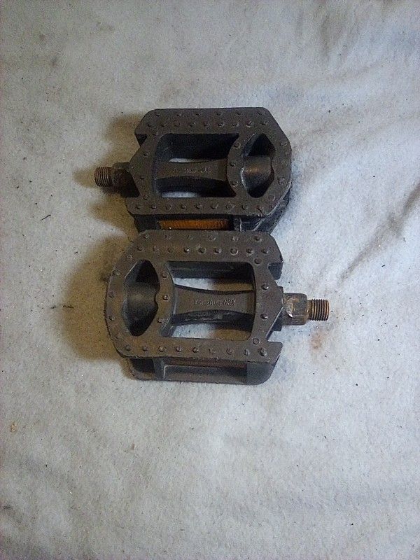Yonghua-68X Bicycle Pedals 1/2"
