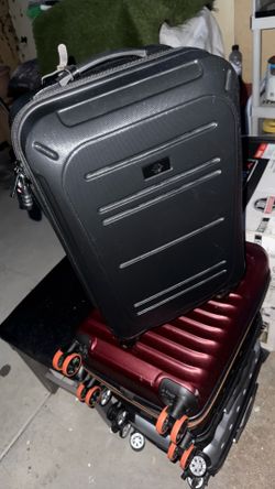 2 DOCKER SUIT CASES / TRAVEL CASES HARD COVER CASES