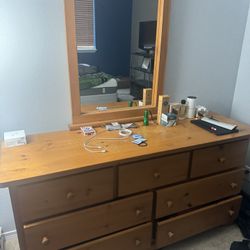 Dresser With Mirror