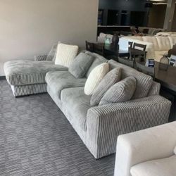 Lindyn Gray 3 Piece Sectional Couch 