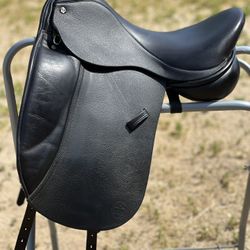 17” MW Ideal Dressage Saddle