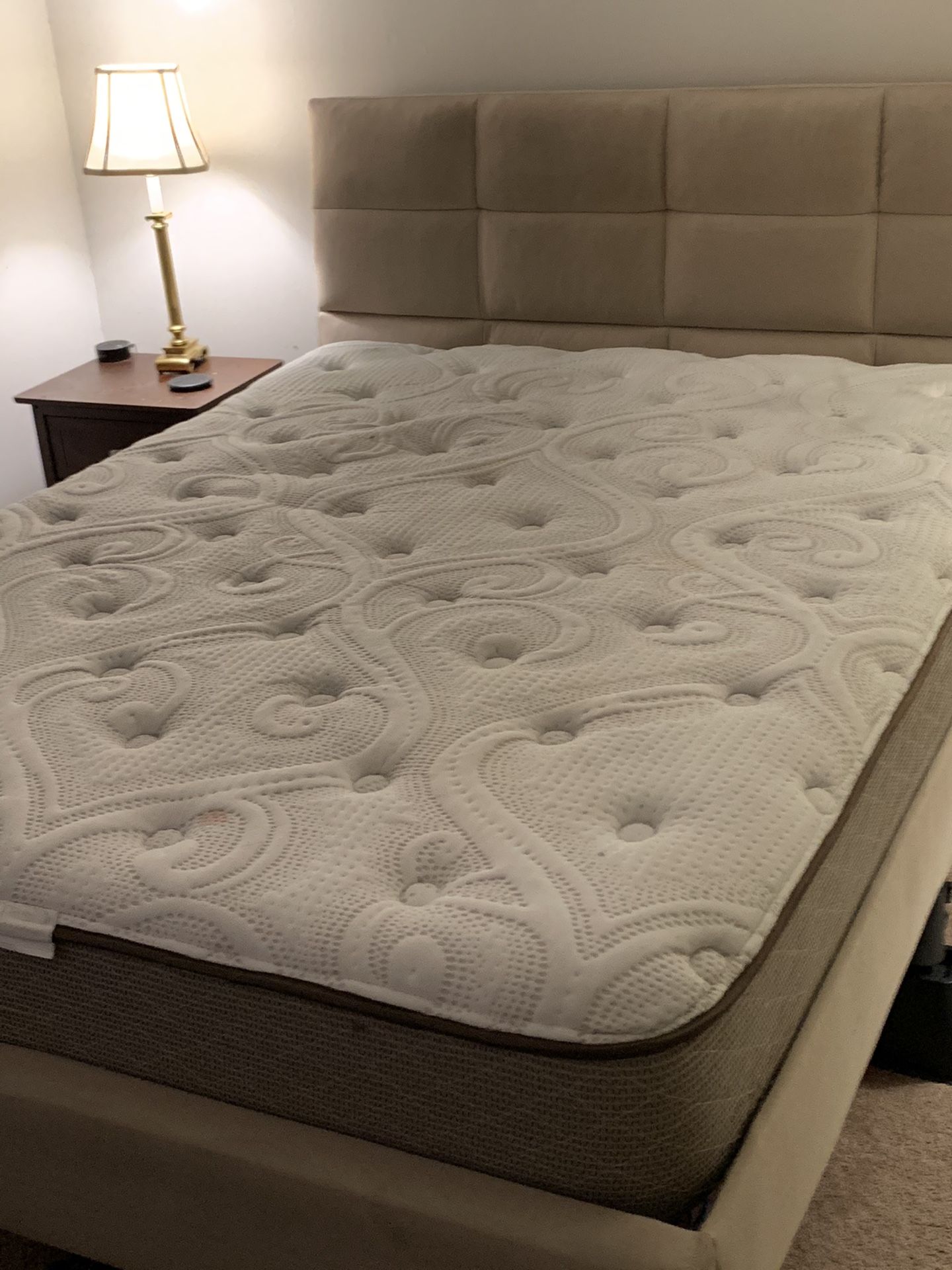 HamptonRhodes Queen Mattress OBO for Sale in Washington, DC OfferUp