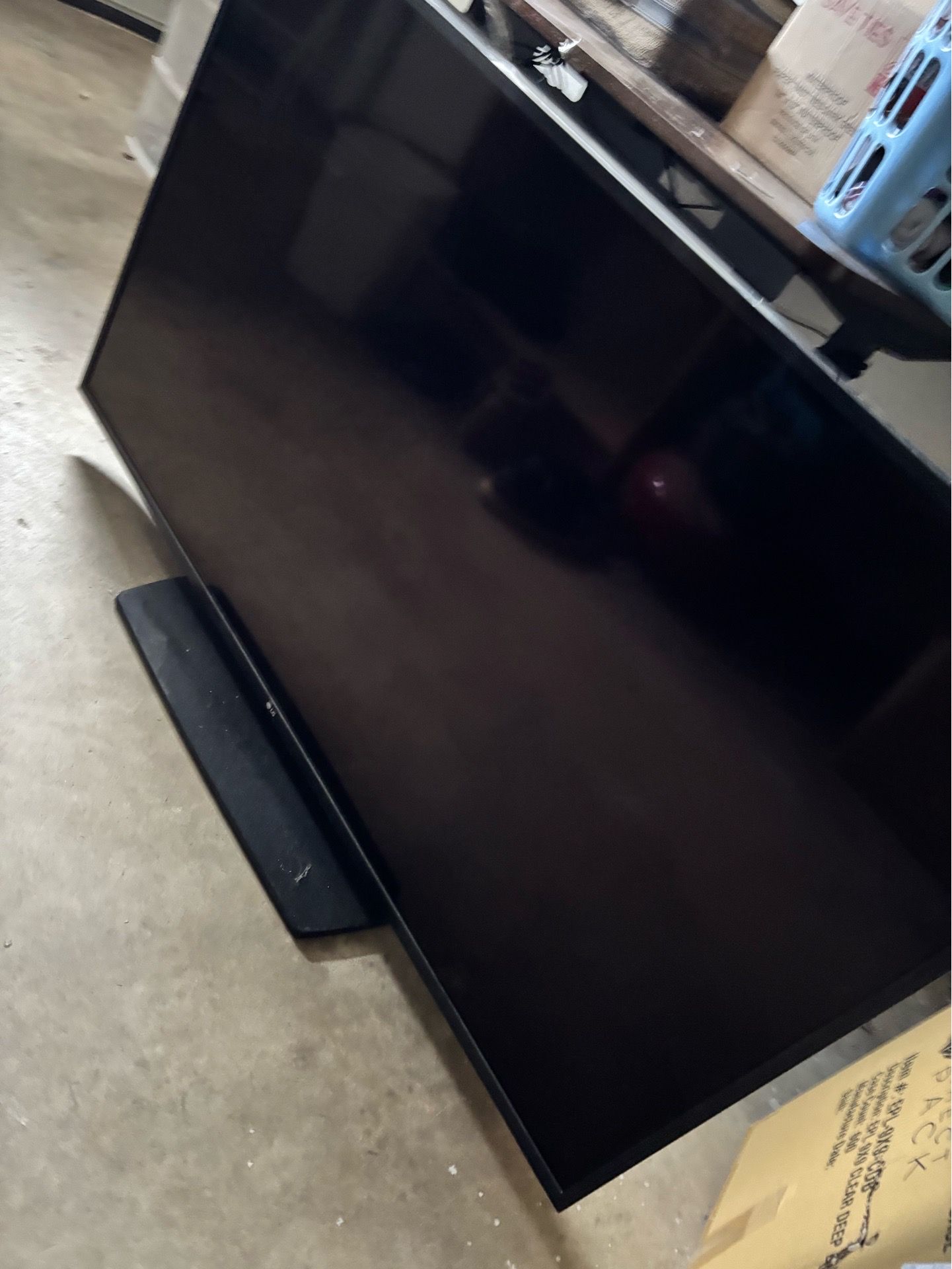 LG TV 48”