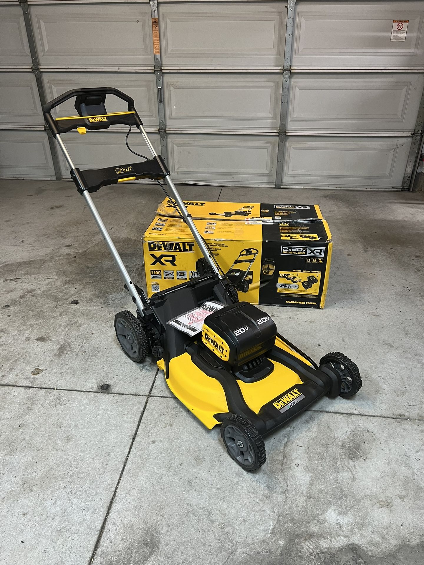 DEWALT 2x20V MAX 21 in. Cordless Battery Powered Push Lawn Mower (batteries Not Included/ Missing Bag)