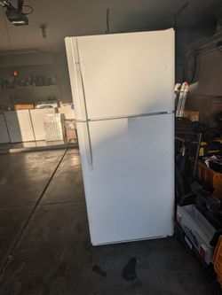 Kenmore refrigerator with Ice maker