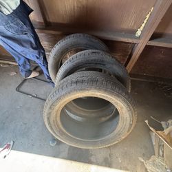 235/55r18 (100v)