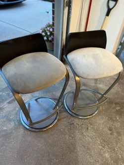 2 island chairs