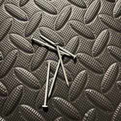 9 lbs & 12 lbs of galvanized  clap board and spiral nails