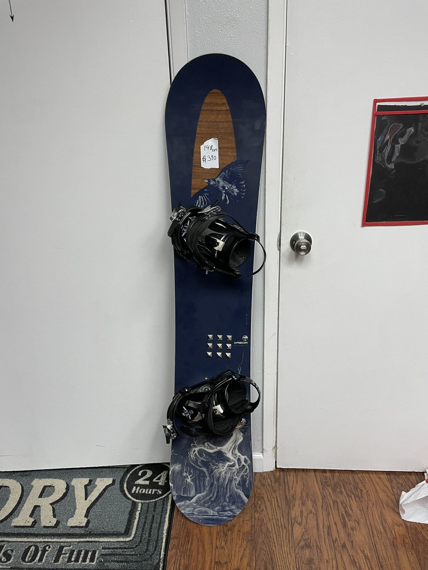 148cm arbor formula snowboard with medium bindings