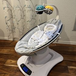 4moms mamaRoo Infant Swing/Rocker – Grey with Infant Insert (Screen Cracked, Works via App)
