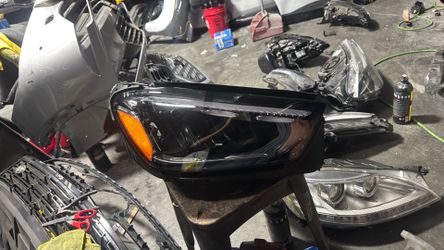 2024 2026 Mercedes GLE passenger side headlight