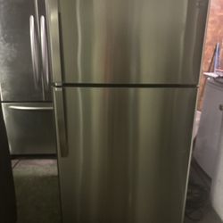Stainless Steel Fridge Brand General Electric Like New Everything Works Great With A 3 Months Warranty 